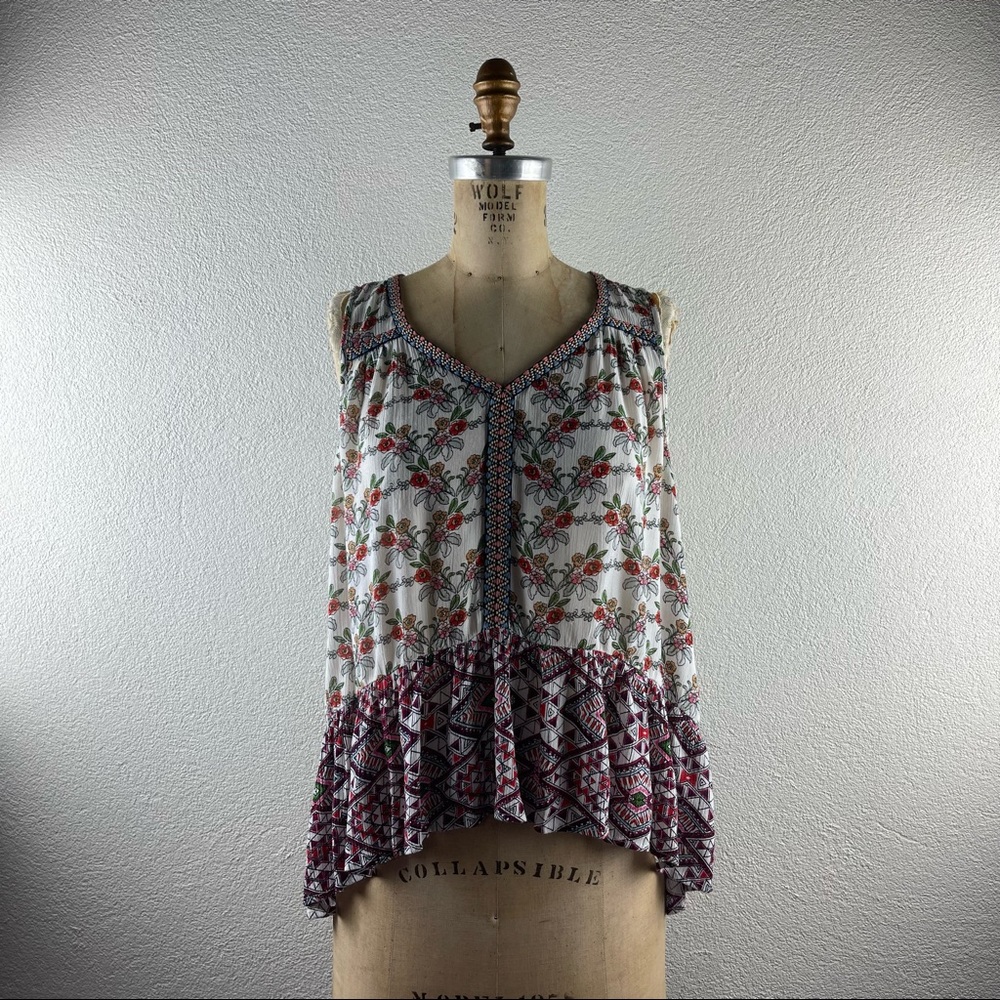 Patrons of Peace l M Contrast Floral Embroidered High Low Ruffle Hem Tank Blouse